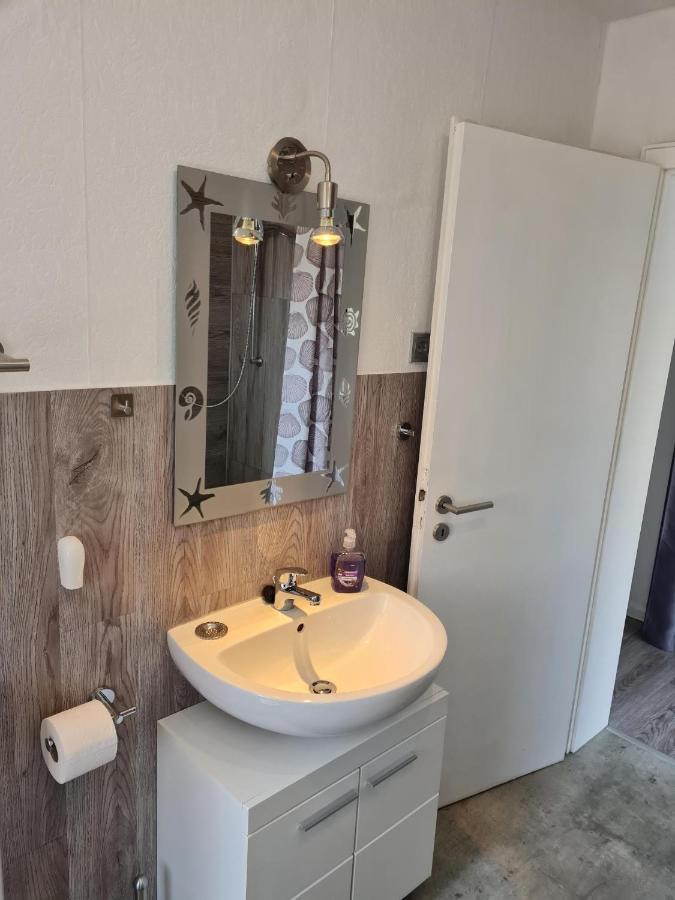 80Qm Monteuroase In Melsungen - Schwarzenberg Mwst Ausweisbar Apartman Kültér fotó